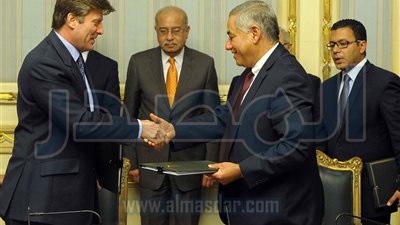 رئيس الوزراء يشهد توقيع اتفاقية تقييم المطارات المصرية