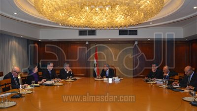 وزير التجارة والصناعة يستقبل وفدًا من 