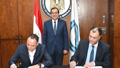 توقيع عقد تعديل فئات تداول السولار والبوتاجاز بمشروع «سونكر»