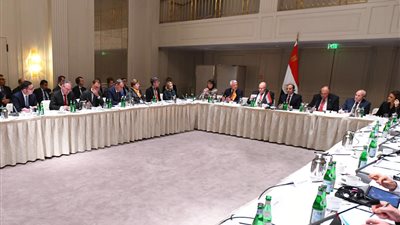 السيسي يلتقي رؤساء كبرى الشركات والاتحادات الصناعية الألمانية