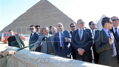 رئيس الوزراء يوجّه بسرعة الانتهاء من تطوير منطقة الأهرامات بالجيزة