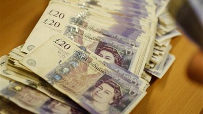 الإسترليني يسجل أعلى مستوى في أسبوعين مقابل الدولار
