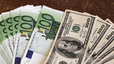 الدولار قرب أدنى مستوياته خلال أسبوعين