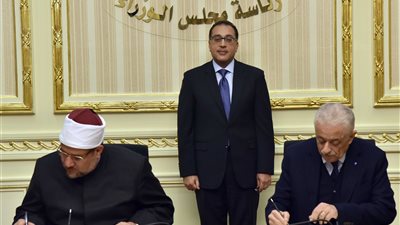 رئيس الوزراء يشهد توقيع بروتوكولي تعاون بين «الأوقاف» و«التعليم»