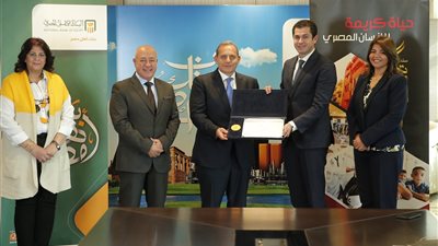 البنك الأهلي يدعم صندوق «تحيا مصر» بقيمة 208 مليون جنيه