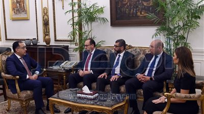 رئيس الوزراء يلتقي الرئيس التنفيذي لمجموعة «ماجد الفطيم»