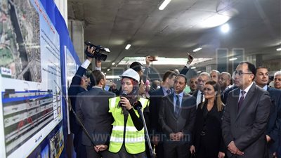 رئيس الوزراء يشهد دخول ماكينة الحفر العميق لمحطة «ماسبيرو»