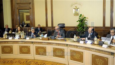 غادة والي تستعرض مع 