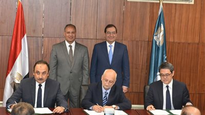 توقيع 3 اتفاقيات للحفر والاستكشاف على هامش مؤتمر 