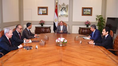 السيسي يبحث مع رئيس 