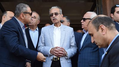 رئيس الوزراء يتفقد إنشاء المبنى الإداري للتأمين الصحي ببور سعيد