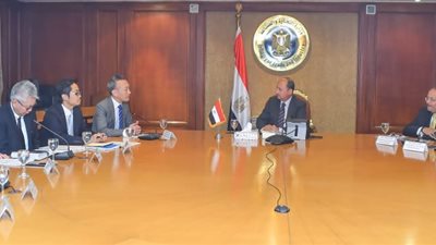 وزير الصناعة يبحث زيادة استثمارات «تويوتا» فى مصر