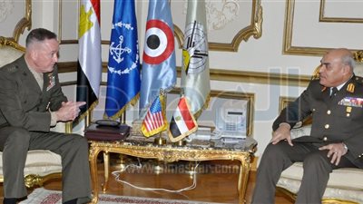 وزير الدفاع يلتقي رئيس هيئة الأركان المشتركة الأمريكية