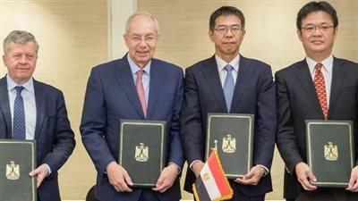 توقيع عقد تشغيل محطة «دحرجة السيارات» بأرصفة ميناء شرق بورسعيد