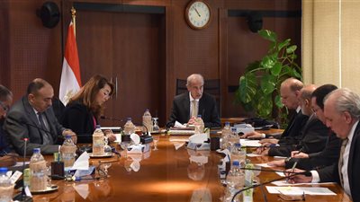 رئيس الوزراء يترأس إجتماعاً لمتابعة الموقف الحالي لمشروع الأسمرات