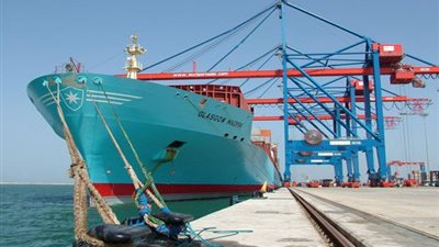 تداول 176 شاحنة بضائع اليوم بميناء سفاجا