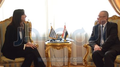 وزير الطيران يبحث مع وزيرة السياحة اليونانية تنشيط حركة السفر بين البلدين