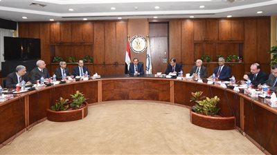 وزير البترول يستعرض مع قيادات القطاع أولويات العمل في 2020