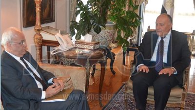 وزير الخارجية يناقش مع صائب عريقات الأوضاع في الأراضي الفلسطينية