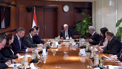 رئيس الوزراء يبحث تعزيز التعاون مع أوكرانيا  بمجال المعدات الثقيلة