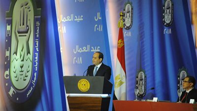 الرئيس السيسي يطالب البرلمان بسرعة إصدار قانون العمل الجديد