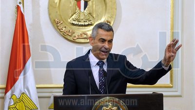 وزير النقل ينفي تراجعه عن التعاقد مع شركة أجنبية لتطوير السكك الحديدية