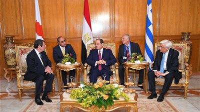 السيسي: التعاون بين مصر وقبرص واليونان نموذج يحتذي به في شرق المتوسط