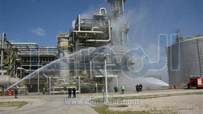 هيئة ميناء دمياط تشارك في تدريب علي أعمال الإطفاء والإنقاذ