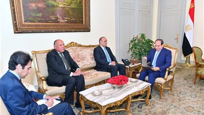 السيسي يؤكد أهمية تعزيز العلاقات الاقتصادية وزيادة التبادل التجاري مع الأردن