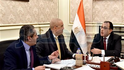 مدبولى يُكلف بطرح مشروعات «مجرى العيون» و«عين الصيرة» على المستثمرين