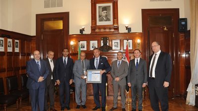 بنك مصر يحصل على شهادة التوافق مع المعايير العالمية لتأمين بطاقات الدفع