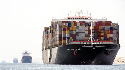 19,2 مليون دولار ايرادات عبور 72 سفينة لقناة السويس