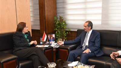 «التخطيط» تُسلم «الاتصالات» 20 مشروعا للتحول الرقمي وميكنة الخدمات الحكومية