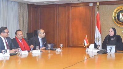 وزيرة التجارة: حريصون على الاستفادة من البرامج التمويلية للبنك الدولى