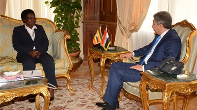 شريف فتحي يبحث مع وزيرة النقل الأوغندية تعزيز التعاون المشترك