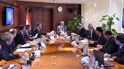 رئيس الوزراء يوجه بإيجاد مصادر تمويل إضافية لقطاع السكك الحديدية