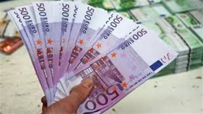 اليورو يهبط لأدنى مستوى في 2018 مع صعود الدولار