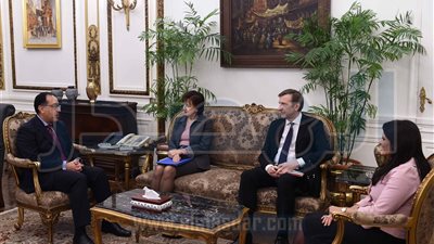 رئيس الوزراء يؤكد اهتمام مصر بتعزيز التعاون مع بنك الاستثمار الأوروبي