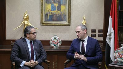 وزير السياحة والآثار يبحث مع سفير بيلاروسيا سبل تعزيز التعاون المشترك