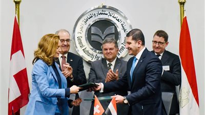 مصر وسويسرا توقعان 3 اتفاقات بمجالات الاستثمار والتعليم وقطاع الأعمال