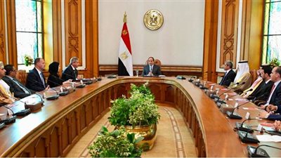 السيسي يؤكد أهمية صياغة إستراتيجية عربية لاستثمار طاقات الشباب