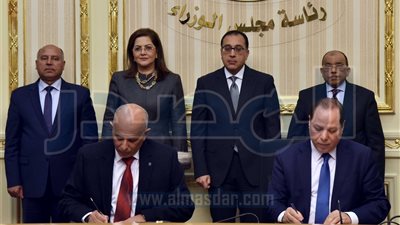 توقيع اتفاقية بين «التنمية المحلية» و«النقل» لرصف الطرق داخل 12 محافظة