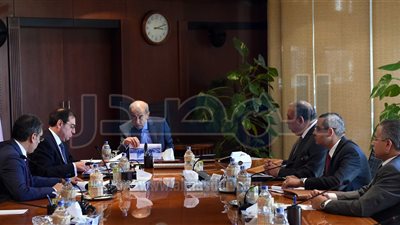 رئيس الوزراء يبحث الموقف التنفيذى لمشروعات 
