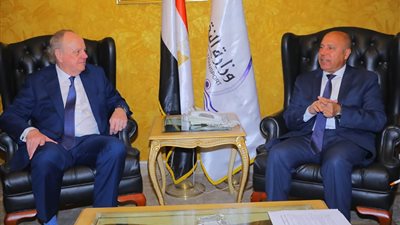 وزير النقل يبحث تفعيل مذكرة تفاهم إنشاء محطة الحاويات الثانية بميناء دمياط