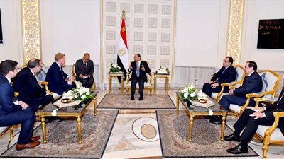 السيسي يؤكد حرص مصر على الاستفادة من خبرات «بكتل» الأمريكية