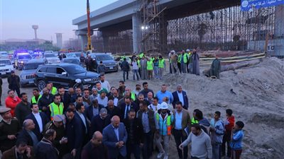 وزير النقل: تنفيذ 4 محاور على النيل فى أسوان وقنا بتكلفة 6,4 مليار جنيه