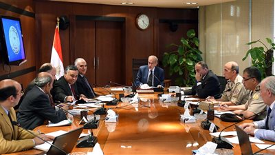 الحكومة: رصد المخالفات بالمجارى المائية واتخاذ الإجراءات القانونية ضد المخالفين