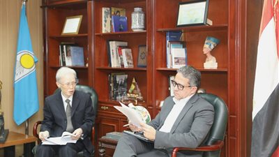 «العناني» يبحث مع سفير اليابان آليات جديدة لتنشيط الحركة السياحية الوافدة