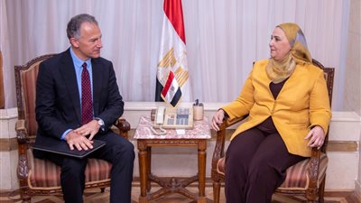 السفير الأمريكي يؤكد الحرص على تقديم الدعم الفني والتقني لوزارة التضامن