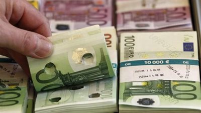 اليورو يصعد مع رهان المستثمرين بإنهاء المركزي الأوروبي شراء السندات